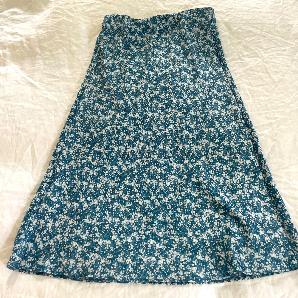 Loft blue floral slip skirt size XS
